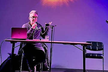 Proběhlo: Rakouský spisovatel Michael Stavarič navštívil Městskou knihovnu Znojmo (3. 10. 2025)