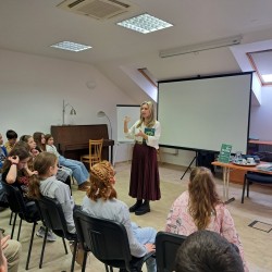 Beseda se spisovatelkou Lucií Hlavinkovou (6. 11. 2025)