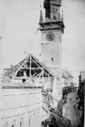 Budova knihovny po bombardování v roce 1945