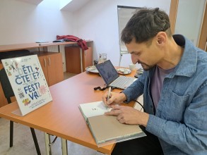 Proběhlo: Beseda se spisovatelem Petrem Šestákem (15. 10. 2025)